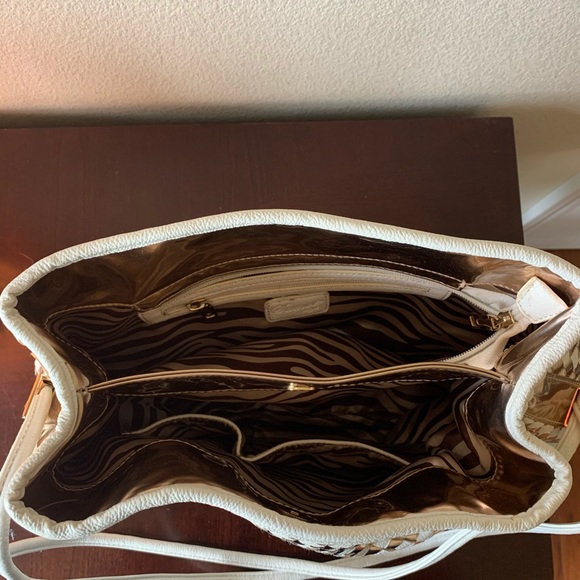 Samoe Gold and a White Handbag - Picture 4 of 4